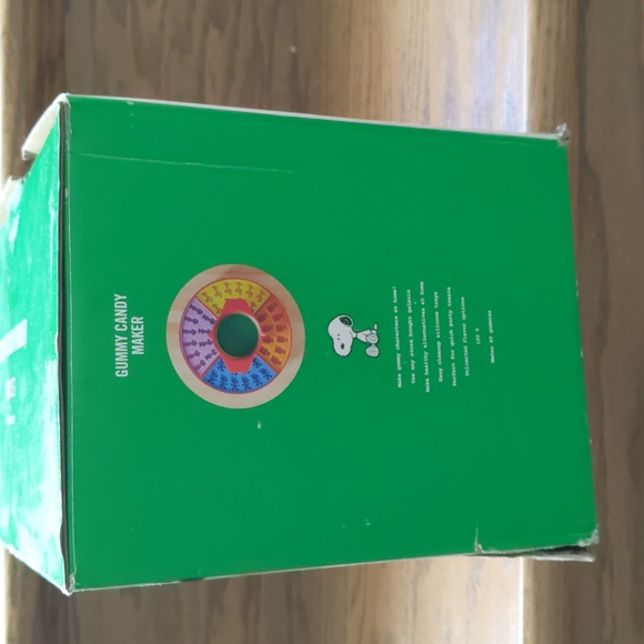 Never Used! Urban Outfitters Gummy Candy Maker in Peanuts cartoon (Snoopy) - Picture 2 of 12